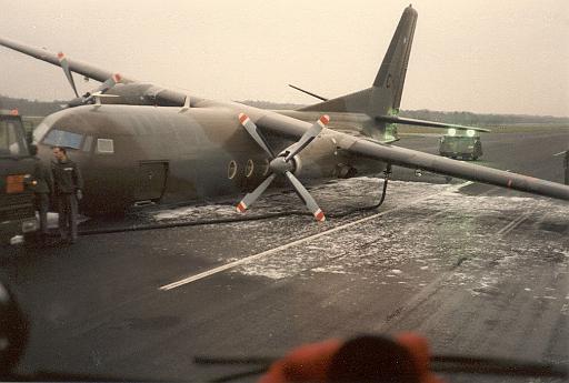 1985-05-04 crash F27 gekanteld.jpg